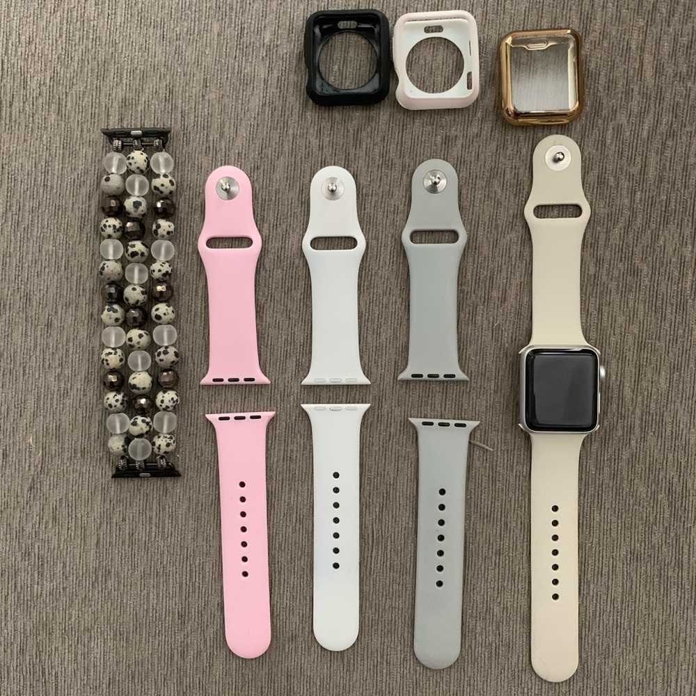Series 3 Apple Watch 38mm with charger